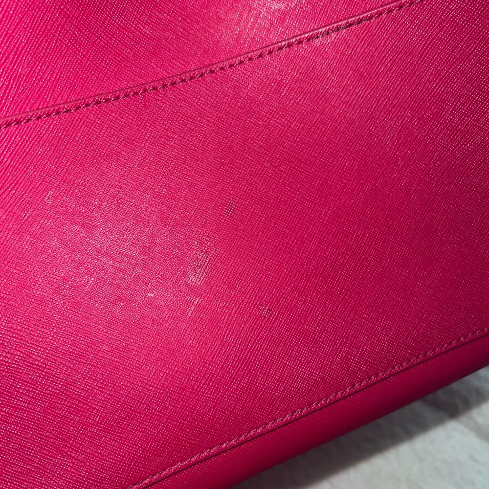 Tory Burch pink saffiano leather tote!🩷 - Picture 10 of 17